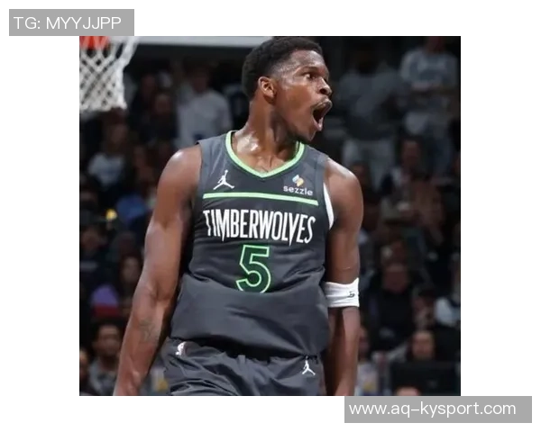 芬奇赞爱德华兹进攻成长显著近期防守表现同样出色 芬奇赞爱德华兹进攻成长显著近期防守表现同样出色