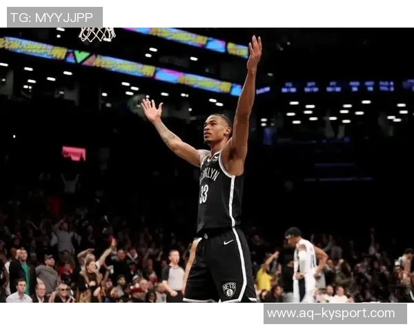 克拉克斯顿高效表现全队依赖他12投8中轻松砍下17分4篮板2助攻