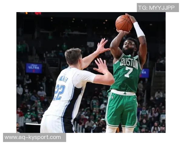 杰伦布朗全场最高30分表现出色三分球命中率高达44助力球队胜利