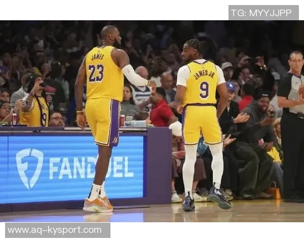 詹姆斯赛后分享与儿子布朗尼同场竞技的珍贵瞬间引发热议